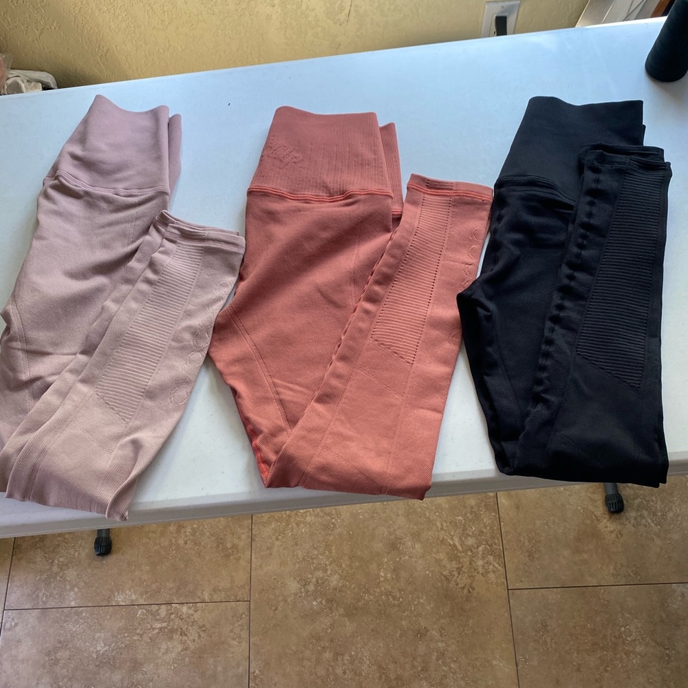 COPY - 3 pairs of leggings M/L no tags